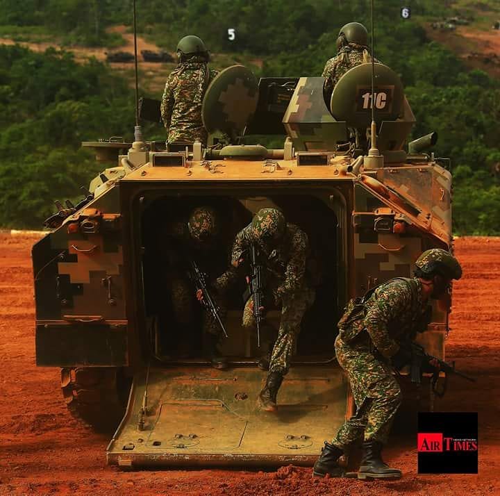 TheAirTimes's tweet photo. #Pertahanan: Fasa pertama Latihan Kuasa Tembakan 2018 menyaksikan kekuatan aset dan formasi tempur @TenteraDarat Malaysia. Ini termasuklah kehadiran AV8 LCT-30 yang melakukan penembakan peluru berpandu anti kereta kebal Ingwe ATGW.
@MINDEFMalaysia
#LKT2018 #Ingwe #ATGW #gempita https://t.co/7IJbWg3KBR