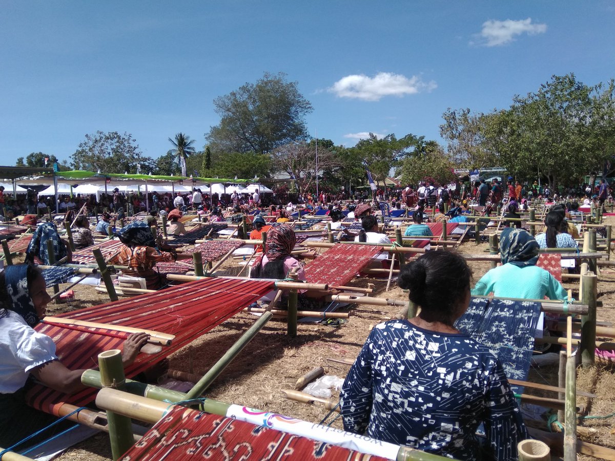 disparekrafNTT's tweet photo. Festival Tenun Ikat Sumba 2018 (12/07/2018)
#ntt #thenewtourismterritory #pariwisatantt #PesonaIndonesia #wonderfulindonesia #genpintt #visitntt #parade1001kudasandelwood #festivaltenunikat #festivalSandelwood #pulausumba #pulauterindah https://t.co/9O6wXPwcx4