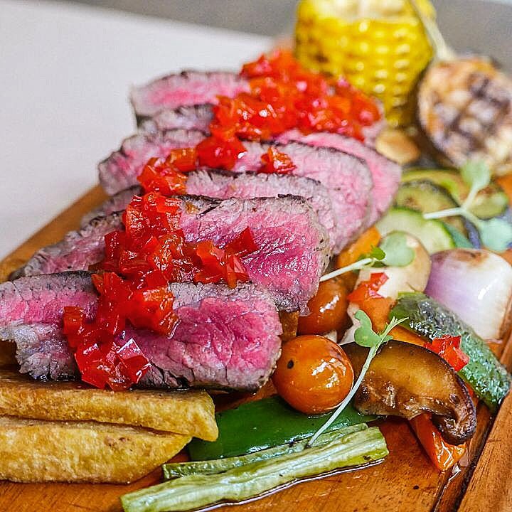 AkrotiriPH's tweet photo. It better be steak this lunch out! Enjoy our wagyu skirt steak with spicy chili jam, roasted vegetable and paprika aioli! Here’s another reason to drive down south! #AkrotiriPH 

#gastronomic #eurasian #fusion #food #instafood #alabang #tarasasouth #steak #thursday #fridaymood https://t.co/JWcsj8hnCU