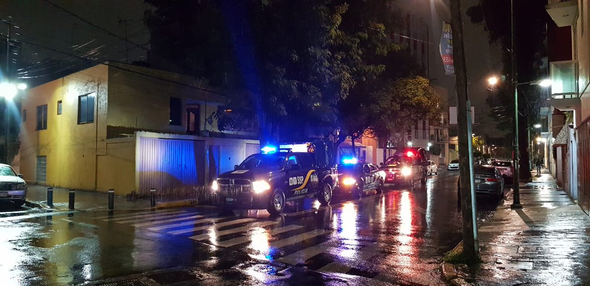 LMunicipio's tweet photo. @GPazrojas @C5_CDMX @UCS_CDMX @DelegacionBJ @072CDMX @retioDF @retioBASE LA C. SUBDIRECTORA POLICÍA SEGUNDO RANGEL HERNANDEZ WENDOLIN SE HACE PRESENTE EN LAS INMEDIACIONES DE LA COLONIA ALBERT REALIZANDO UN CONVOY CON 03 UNIDADES, UN POTRO Y 10 MAS DE PERSONAL PARA INHIBIR LOS ROBOS EN SUS DIFERENTES MODALIDADES. https://t.co/qxwiff0yO5
