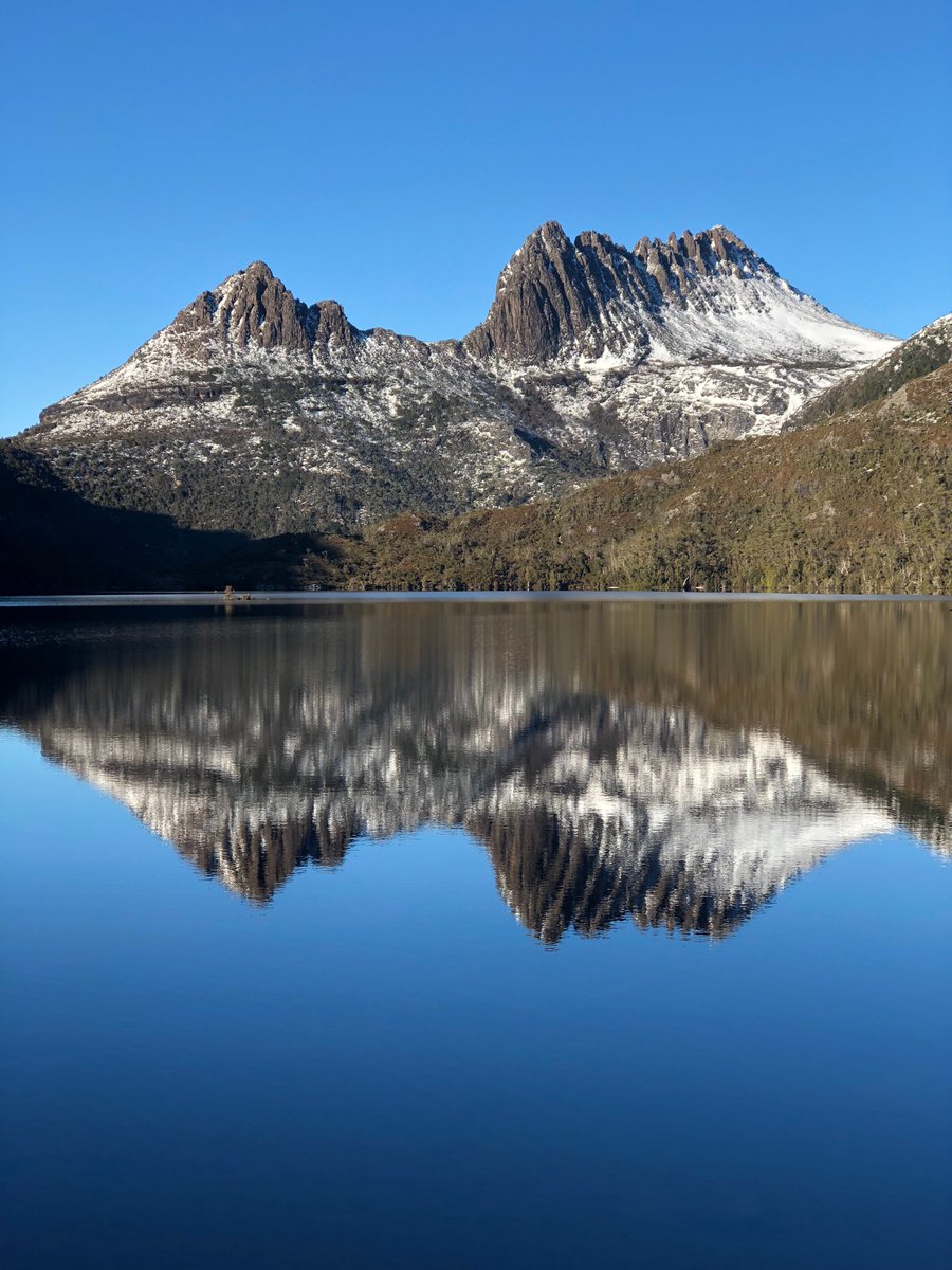 AussieProfessor's tweet image. #CradleMountain sure showed off to me this morning! Absolutely gorgeous. #Tasmania #travelphotography @tasmania #PhotoOfTheDay