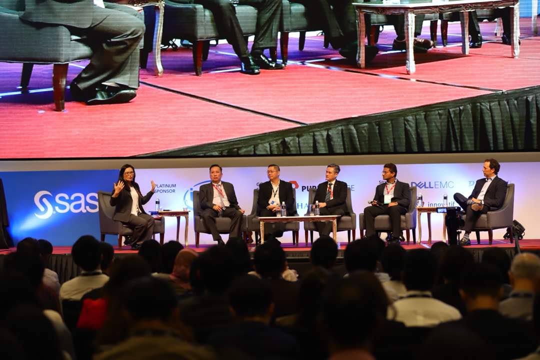 SASAsiaPacific's tweet image. An engaging customer executive panel at #SASAIX in #KualaLumpur from @GreatEasternMY @HLBMalaysia @MYHongLeong @axiata discussed how #AdvancedAnalytics is embedded in their organizations to drive insights and managing #analytics adoption to transform the enterprise