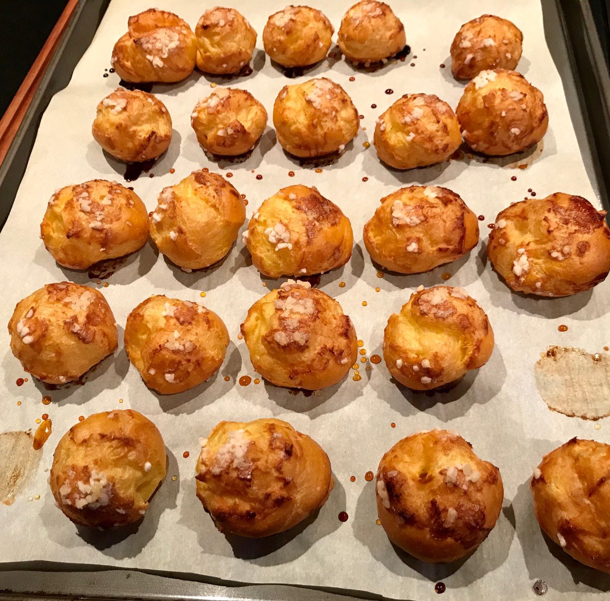 miastainsby's tweet image. Felt like having some chouquettes so I made some. #devouring #frenchbaking #snack #teatime