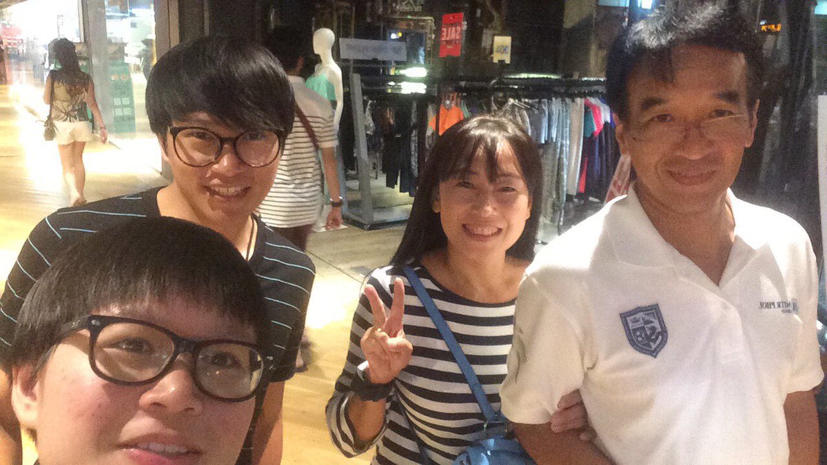 รู้สึกอบ อุ่น เหมือน พากันไปหาเดิน เล่นอยุ่เซนทัลขอนแก่น เพราะพี่ป้าน้าอาก็เปรียบเหมือนพ่อแม่อีกคนของเราที่เลี้ยงดูเราตั้งเเต่เด็ก