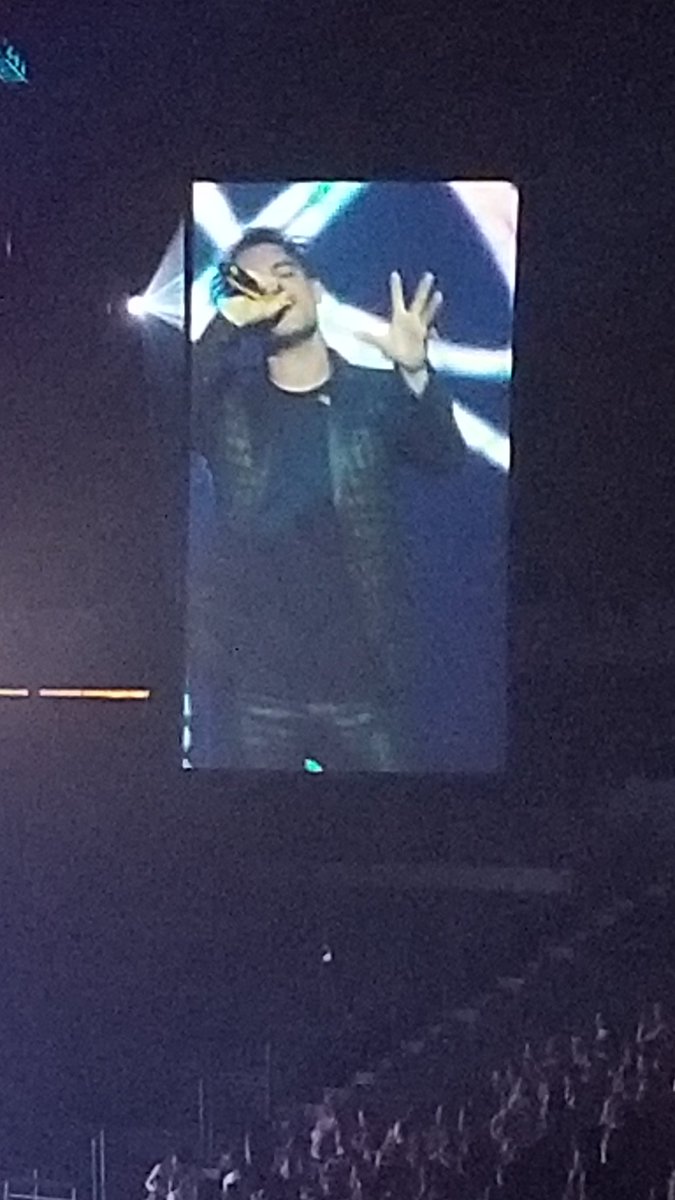 normandelizabet's tweet photo. second concert= best concert 

Now time to go to bed and then get up at 6 for driver's ed. https://t.co/GMdnnvqQj9