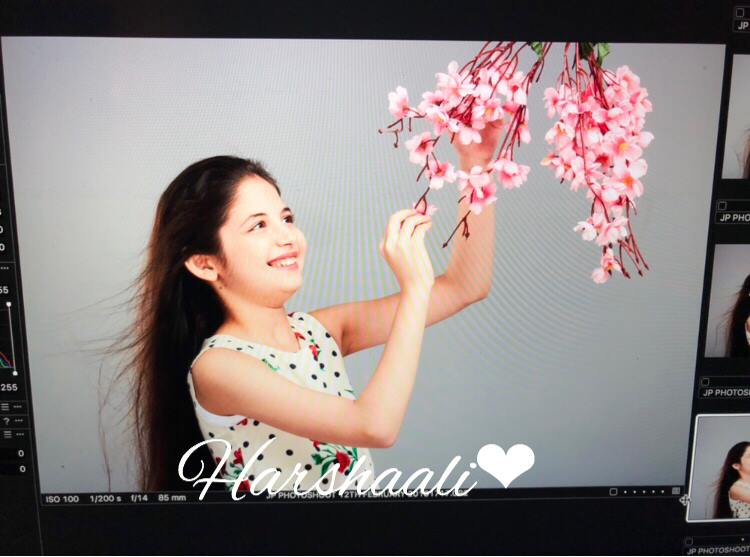 Harshaali032008's tweet photo. Direct from the monitor ...#happyme  #actorlife #harshaalimalhotra https://t.co/HdYXztN8MA