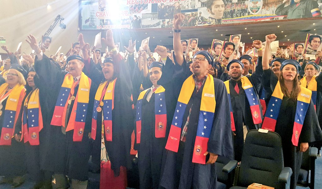 JorgePerezVEN's tweet photo. La Educación Universitaria en #Venezuela es hoy un derecho sagrado que apertura el horizonte de un nuevo comienzo hacia la #Prosperidad Económica de nuestro #Pueblo, gracias al Pdte. @NicolasMaduro
logramos la meta trazada por el Gigante Hugo Chávez, ya somos #500MilTriunfadores https://t.co/3tjx1Mwvx4