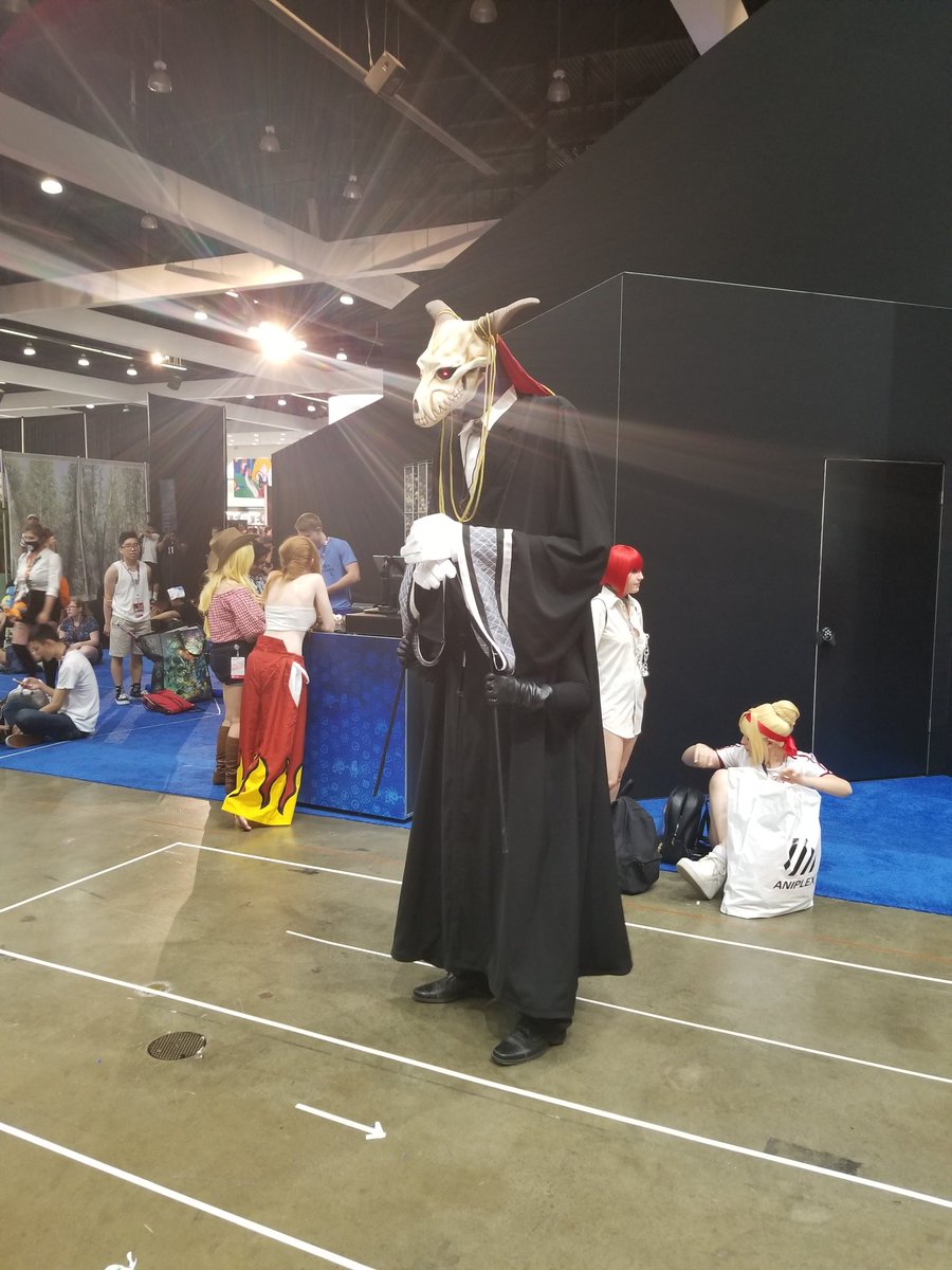 BuddyLifeProjct's tweet photo. That is one tall husbando 👀 #AXCosplay https://t.co/nlqlCWTovR