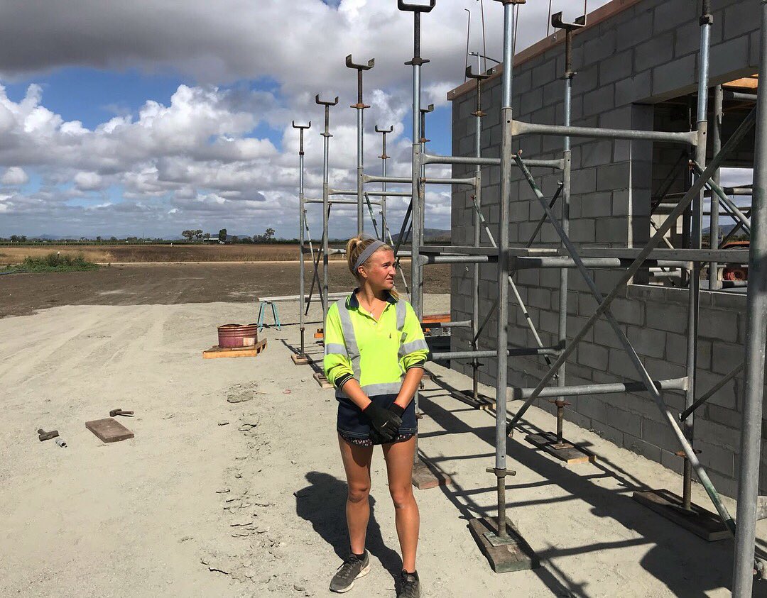 Rhiwoodbevan's tweet photo. lol so I've actually been building a house for the last few days instead of doing farm work. Safe to say I've had a banging time and we absolutely nailed it x #highvislife #bobthebuilder #girlswithhammers https://t.co/zbJVaBLLwi