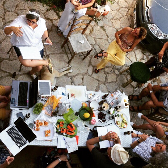 tinacodina's tweet photo. Estius a la fresca, compartint idees i pensant juntes com continuar després de les vacances. #postjornades #CACPalma https://t.co/KTo3ttMQzY