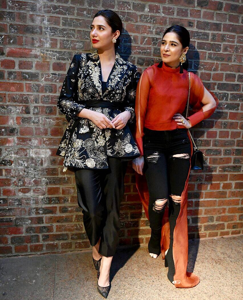 KTownChics's tweet photo. Two beautiful ladies together!❤ #MahiraKhan and #AyeshaOmer at Pakistan Film Festival New York!

#pffny18 #Pakistan #NewYork #FilmFestival #Fashion #CelebrityStyle https://t.co/3MRrsWPX9m