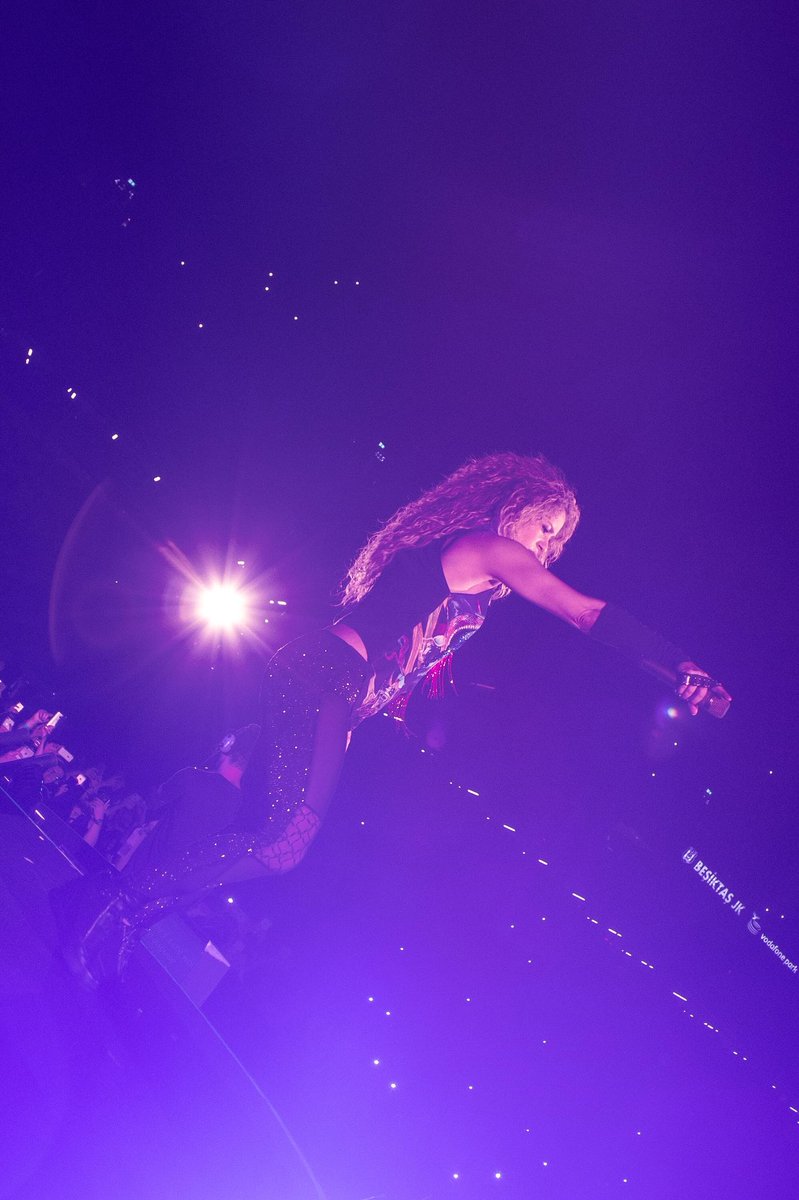 Shakira tweet media