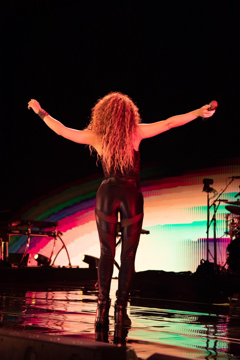 Shakira tweet media