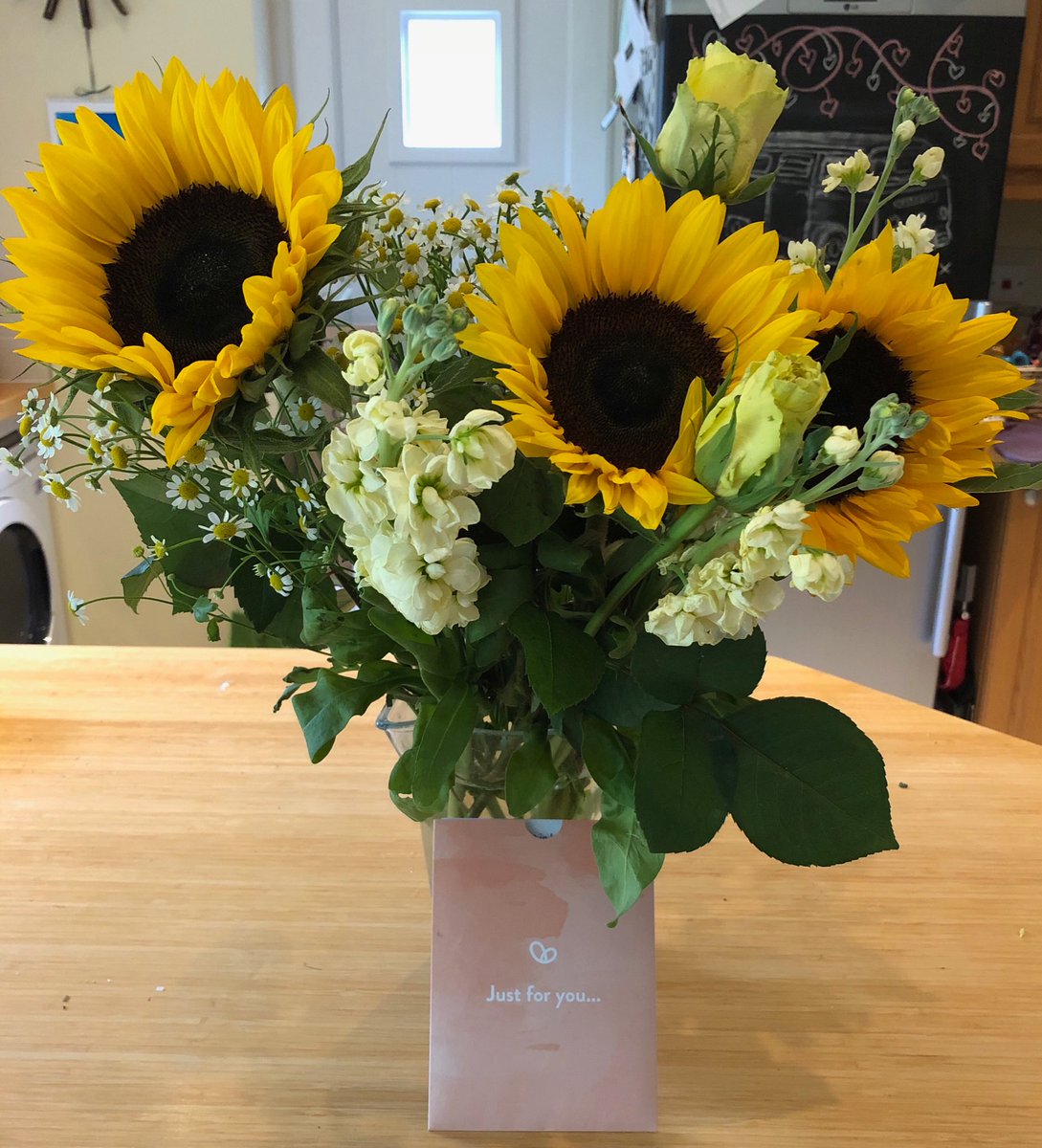 Beccavatadvice's tweet image. When you’re business partner sends you flowers to celebrate 100 days in business together! Everyone needs a business partner like ⁦@Lesvatadvice⁩ #feelingappreciated