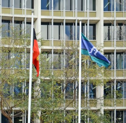 Aboriginal and Torres Strait Island flags to fly permanently at WA Police Force HQ as Commissioner says sorry #NAIDOC18 #BecauseOfHerWeCan Full speech here: police.wa.gov.au/About-Us/News/…