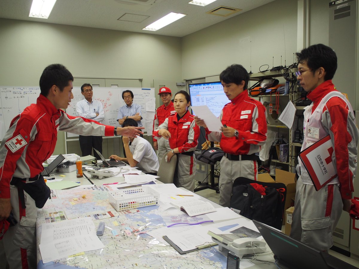 日本赤十字社愛知県支部 日赤救護班活動中 本日 日赤 愛知県支部より救護班2班 名古屋第一赤十字病院1班 名古屋第二 赤十字病院1班 愛知県支部職員4名が広島県へ向け出発 明日から 呉市内の 避難所 において 医療救護活動を実施予定です