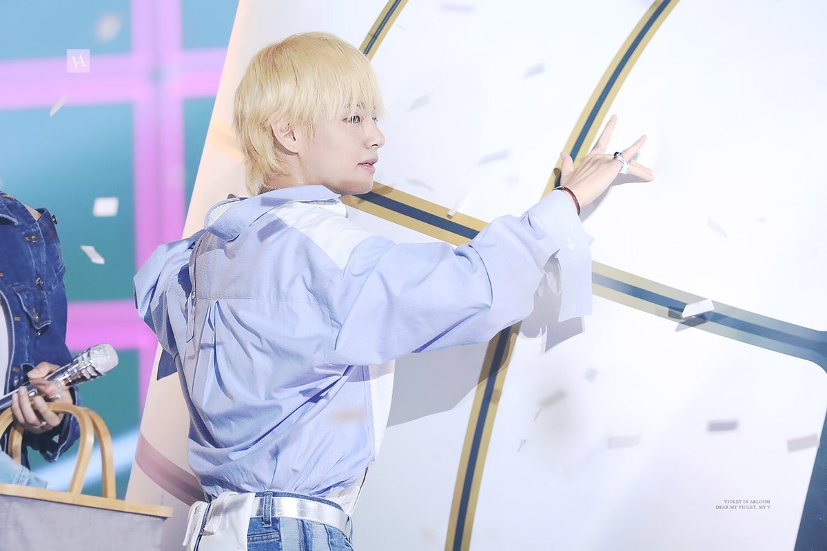 taehyung pics⚡️ tweet media