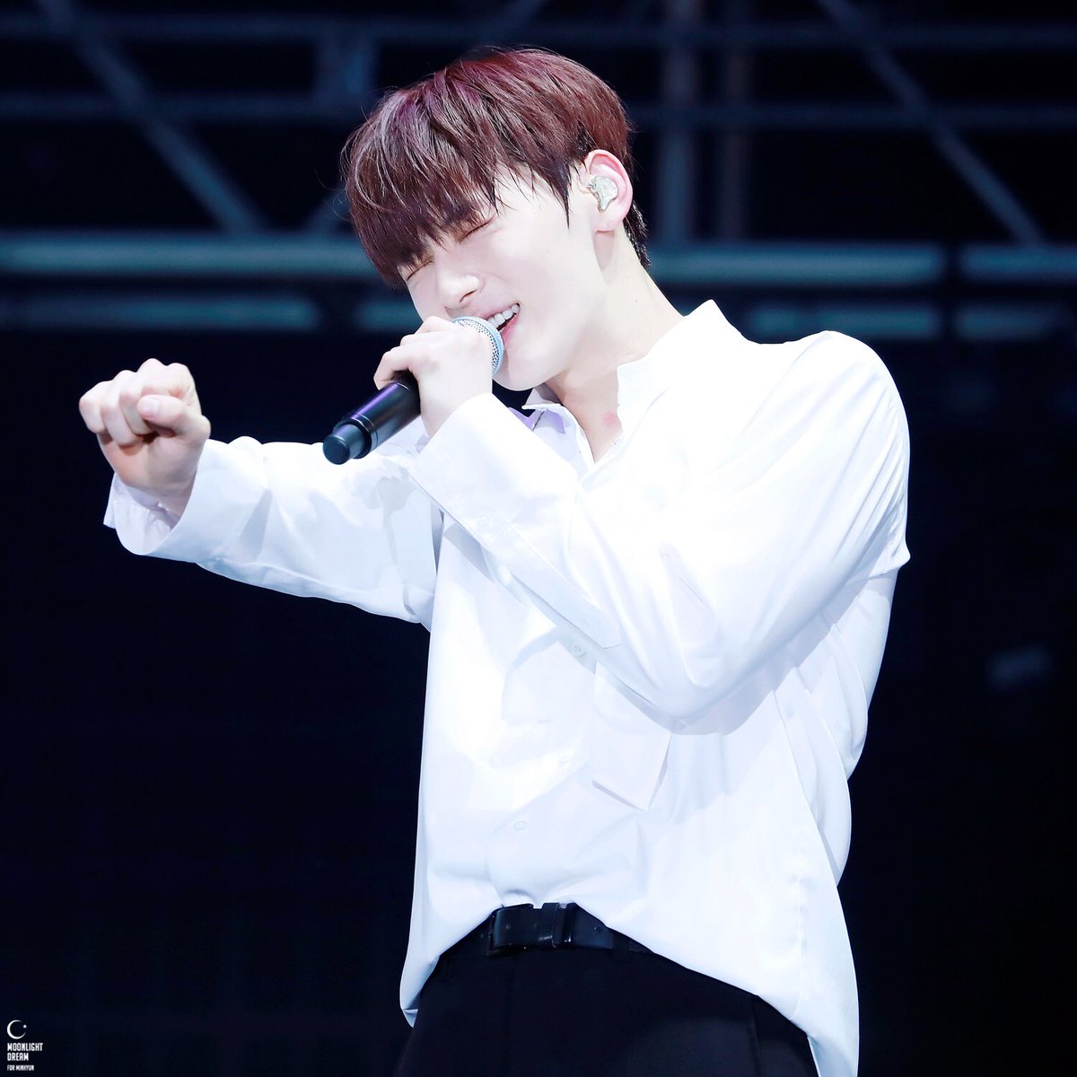 Dreamofyou_MH's tweet photo. 180710🦊💝 민현이 진짜 너무 귀여워 조아해ㅠㅠㅠㅠㅠㅠ #민현 #황민현 #MINHYUN #완벽해서황민현 https://t.co/qEBB2jKGUQ
