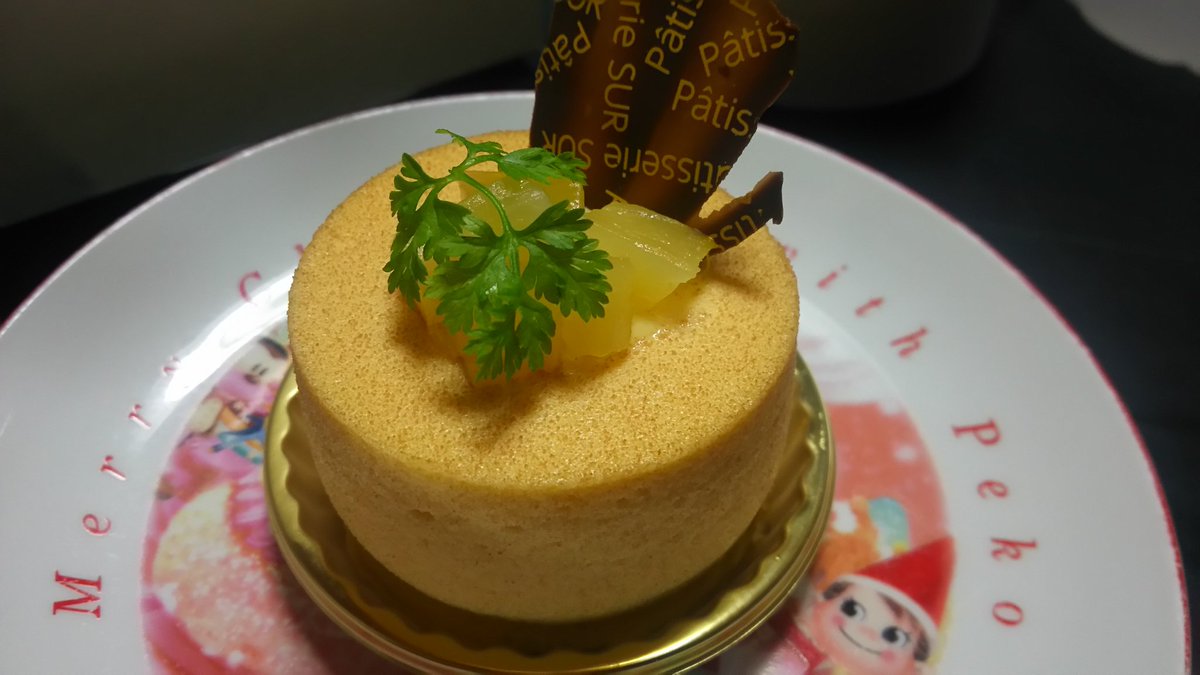 ムラマサ 今日は最近お気に入りの水戸のpatisserie Surで新作のアナナス パイナップルムースを使用した夏らしい ケーキで中に忍ばせたミルクチョコムースとの相性もよく美味 アゲ忘れた分もまとめて 南国フルーツのムースを合わせた香り豊かな紅茶のムース