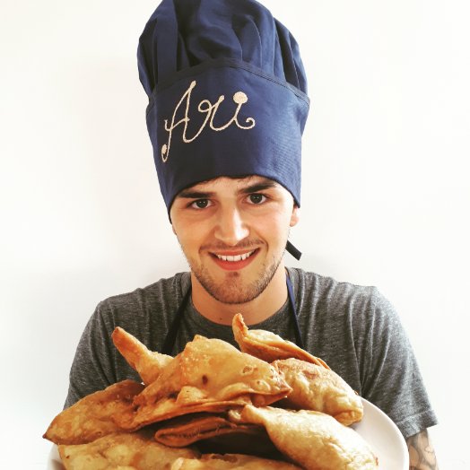 AngelidesAri's tweet image. At @GraylingBham we are doing our bit for the city today by raising funds for @LoveBrumUK. #ChefAri has cooked up a storm with #homemade #samosas and is now looking to share them with YOU!