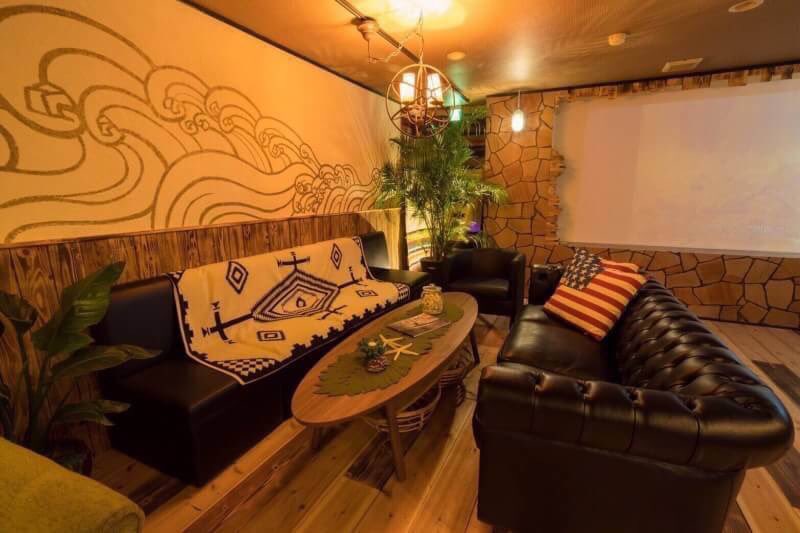 a_rataaa's tweet photo. 🏄‍♀���TURU🏄‍♂️
今日からプレオープン㊗️
ダーツ🎯カラオケ🎤
完全個室VIP席🔱あるよ🏄‍♀️
祇園にあるよ🏄‍♂️
内装、従業員、お酒、ご飯
イけてるよ😎
気になるやろ？
気になるなら連絡しておいで🤪 https://t.co/ixK2nVzxyb