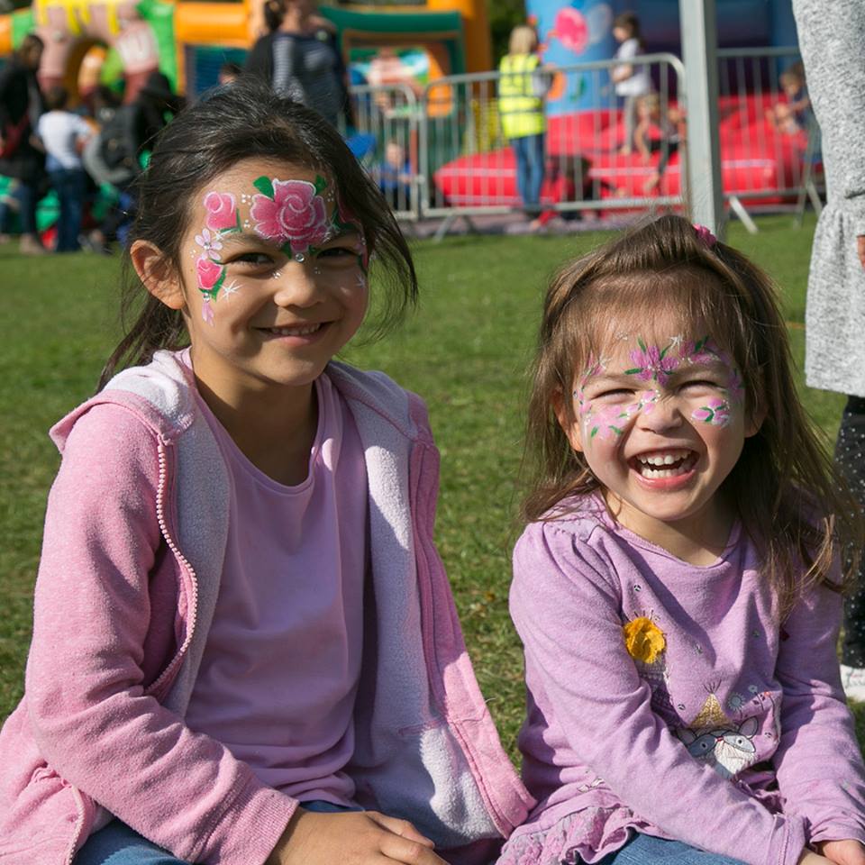 Please the whole family this July with Middlesex Food Festival! Enjoy a day out with food, drink, crafts, live music and kids activities. Under 16s get free entry when accompanied by a paying adult. Will you be joining us? #SussexHour ow.ly/3ayT30jLVcw