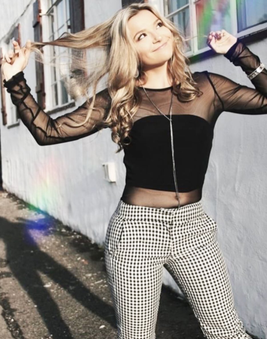 “I love Zeta because I found an amazing group of best friends who gave me a home away from home. I can rely on these girls for anything and they always have my back no matter what.”  -Lauren Woodstra, PC ‘17 #WhyZeta #tcuzeta #tcu22