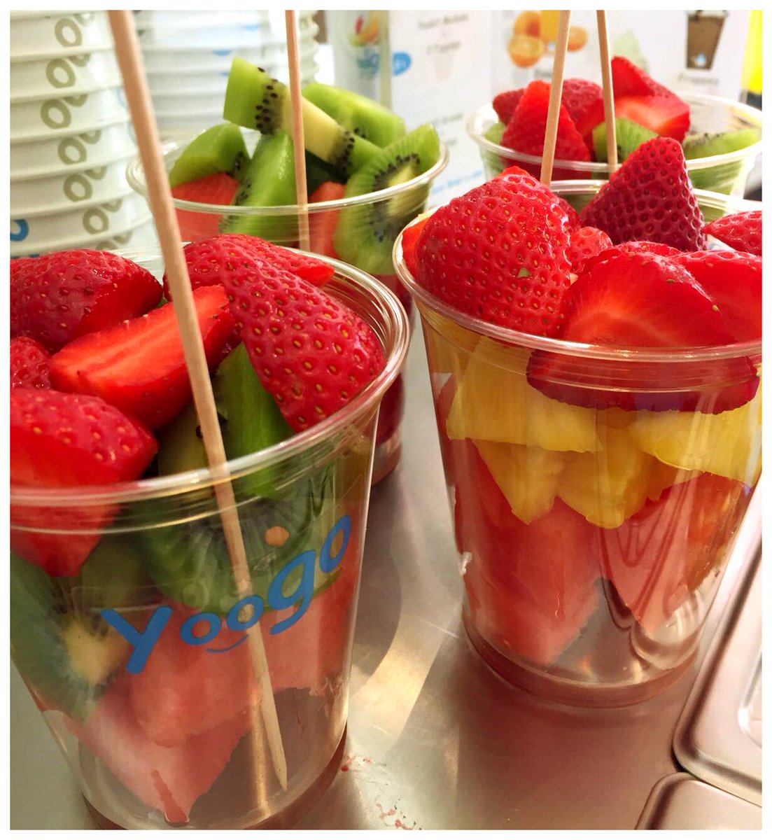 _YooGO's tweet photo. Comenzando el día 💪🏻💪🏻💪🏻 por YooGO 🍦☀️ con la mejor fruta fresca 🍓🥝🍌🍏🍉🍒 del día 😎 #leonesp #verano #helado #icecream #leon https://t.co/wCAcLobgiw
