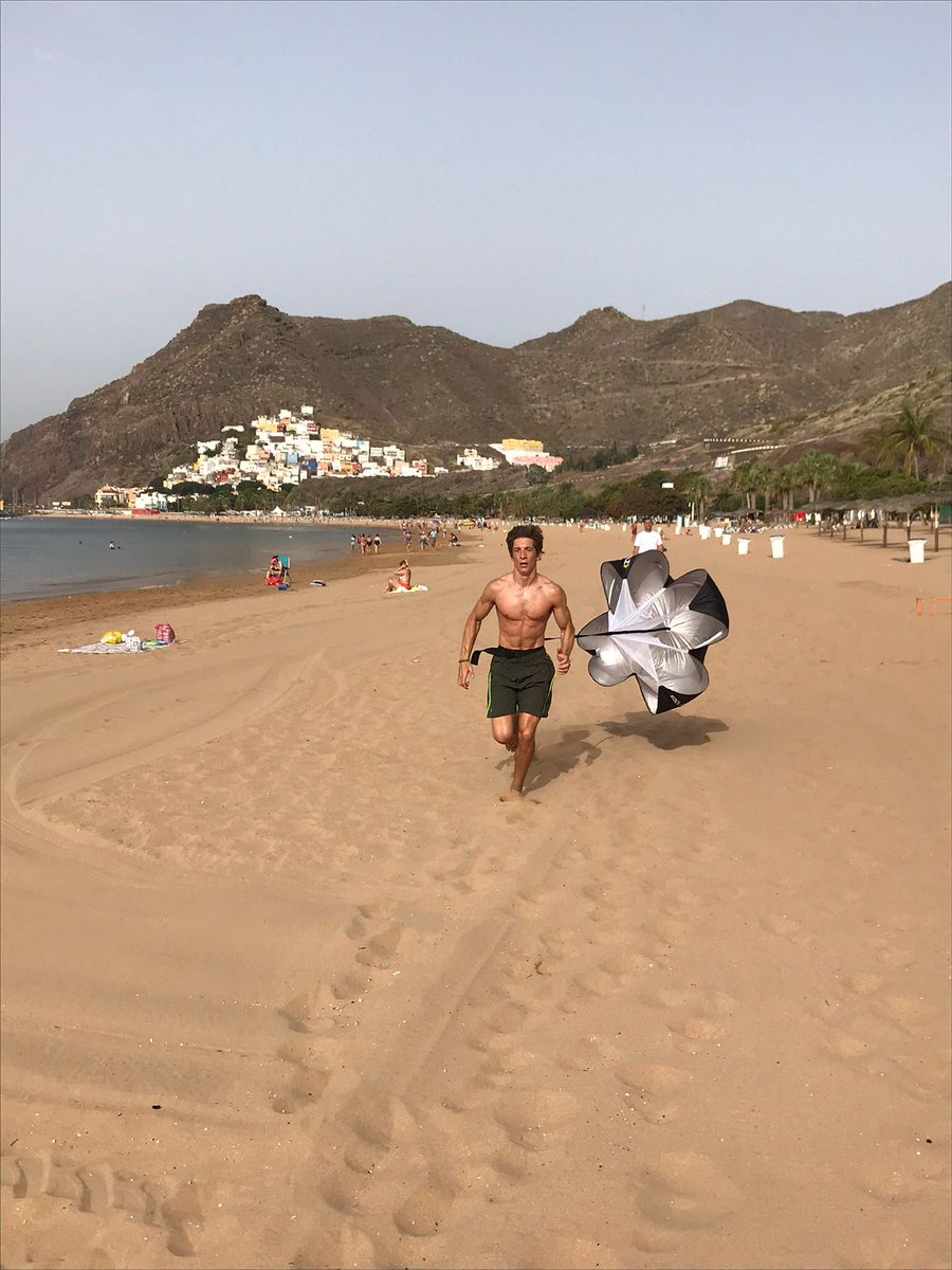 NecaserElite's tweet photo. Mejora tu resistencia con @SKLZ Speed Chute, como hace Nico Richotti del @CB1939Canarias .

También desarrolla la #velocidad, #aceleración, #fuerza y #explosividad.💪

🛒Más información:
📱 (+34) 976 379 564 
💻 https://t.co/7hozD7bHwK
#fitness #speedchute #canarias https://t.co/8FL8ibxKsw