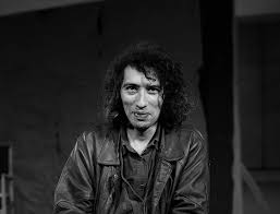 Unutulmayanlar: Ulus Baker:
"Hüzün geriye kalandir. Biraz Blues dinleyin benim icin..."
Bugün 11 yıl oldu.
#UlusBaker #Körotonomedya #YaşasınDuygularAyaklanması