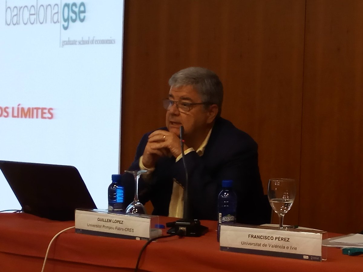 Ivie_news's tweet photo. Guillem López (@UPFBarcelona): es preferible acotar la nivelación de los recursos de las autonomías desde la capacidad fiscal y no desde las necesidades de gasto, que son muy difíciles de estimar #IvieLABienestar https://t.co/JCI2bZrO6s