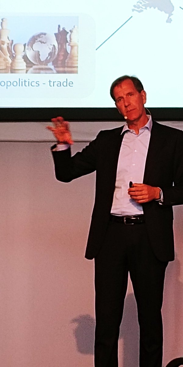 Extreme productivity - on average takes 100 litres of water to produce 1 kilo of #tomatoes but  in  #Netherland use only 4 kilo of water #innovation #technology #Agriculture is future says Wiebe Draijer ##IFAJ2018 #dutchroots #BucketsFullofStories