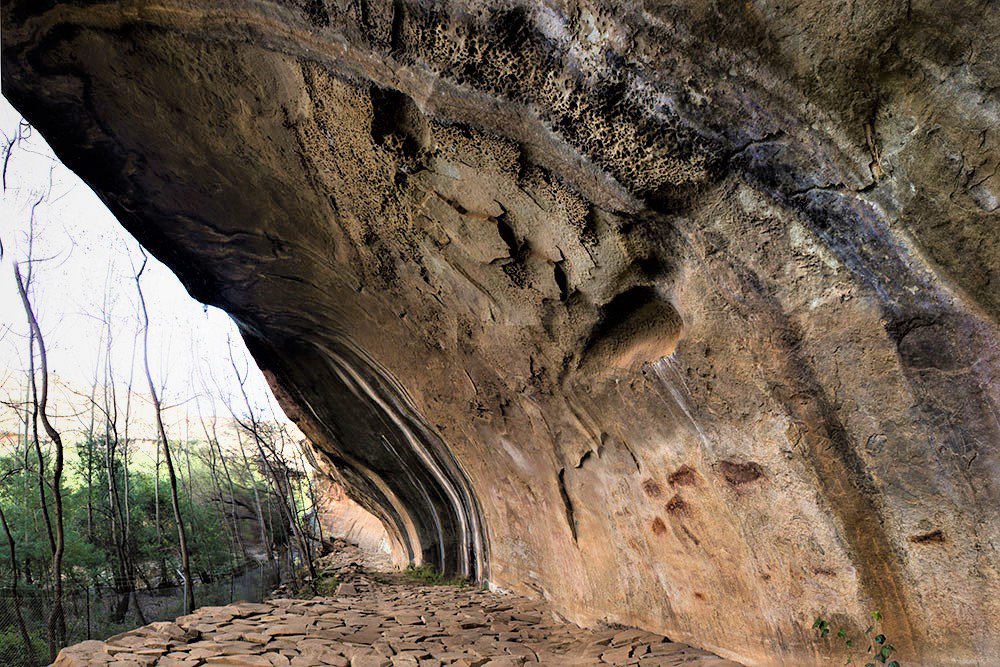 visitlesotho's tweet photo. Ha Baroana rock paintings site is at Nazareth, in the Maseru district, seven kilometers on the gravel road to Ha Khotso village.
 #VisitYourCountryFirst #EtelaLesothoPele #VisitLesotho #LoveLesotho #LesothoHaeso https://t.co/Q8oSXeo5ib