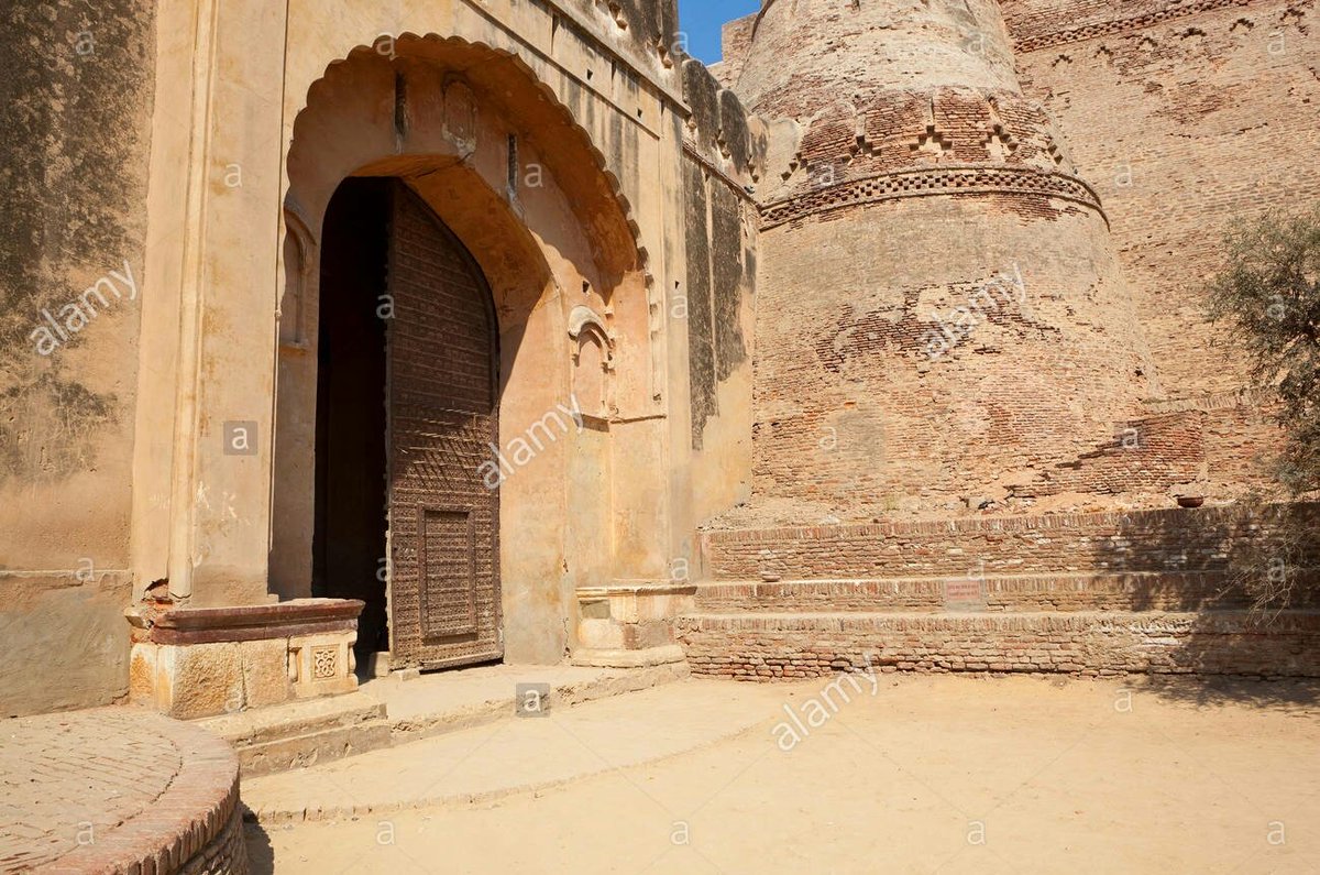 iAjayJangir's tweet photo. Today's the establishment day of #Hanumangarh district.

The city was once called #Bhatner because it was founded by king #Bhupat in 255 AD.

#25thFoundationDay #MyRajasthan

@VasundharaBJP https://t.co/Qws4EBL1HL