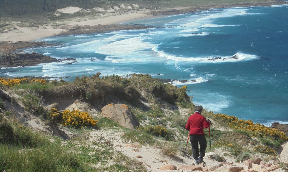 TesourosGalicia's tweet image. The #LighthouseWay (or “Camiño dos Faros”) provides you with the opportunity to experience the unspoilt Galician coastline  😮🌊

Wild cliffs and windswept headlands, fishing villages and iconic lighthouses  ⛰️⛵🚶‍♂️
#Galicia #CostaDaMorte   👉 ow.ly/eiQi30kIUj3