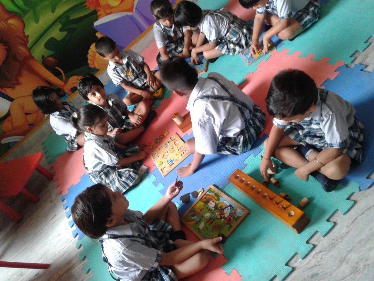 gayatriBhardwa8's tweet image. children are enjoying in the montessori lab with their puzzles #thinkingskills #problemsloving #cognitiveskill @supritichauhan @rgsnoida @SujataPurkayas3