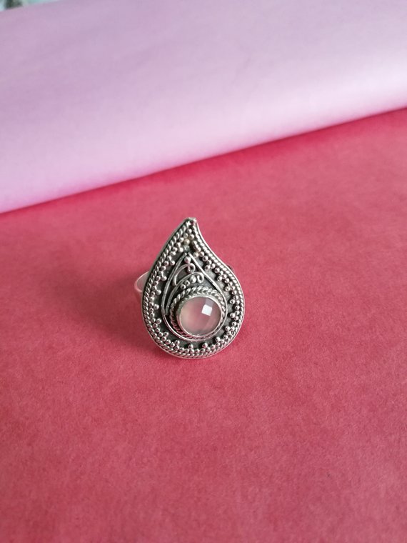 Rose Quartz Ring In Sterling Silver
buy at 
etsy.com/in-en/listing/…

#RoseQuartzRing #PalePinkRing #PinkStoneRing #StackRing #GemStoneRing #FiligreeRing #BohemianRing #BrideRing #SterlingSilver #DelicateRing #TrendingRing #ElegantRing #UniqueRing #BeautifulRing #CausalRing