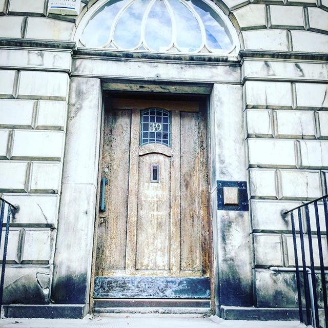 #londonstreet never noticed this before but original Georgian door changed to an #artsandcrafts style one #Edinburgh #newtown ift.tt/2LbCooo