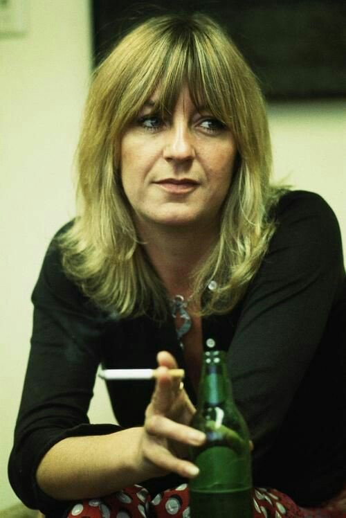 Happy Birthday Christine McVie

Fleetwood Mac - Songbird

 