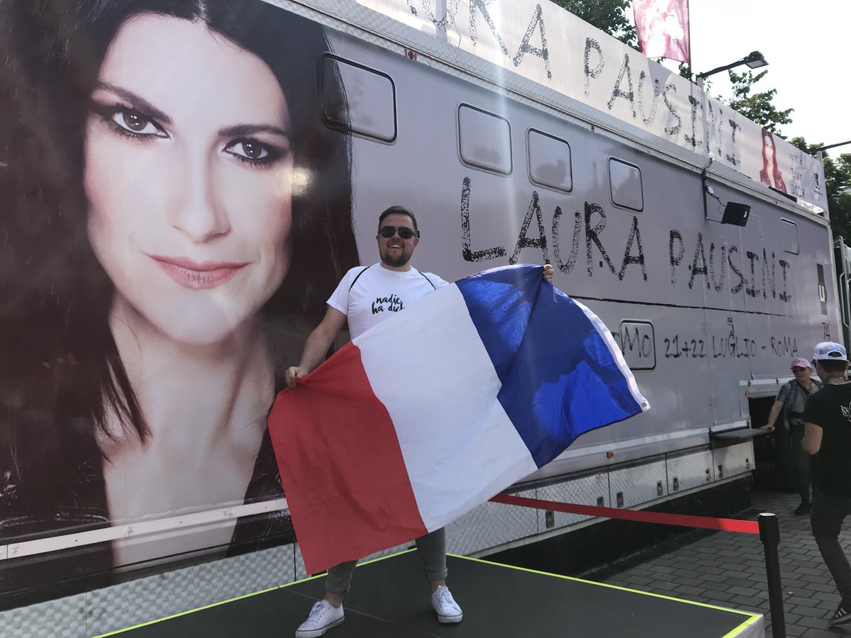 michaelhanryon's tweet photo. La France avec toi Laura @LauraPausini #LauraPausini #iocero #LPFCPARTY2018 🇫🇷🇫🇷🇫🇷🇫🇷 https://t.co/CJRHTfq0x5