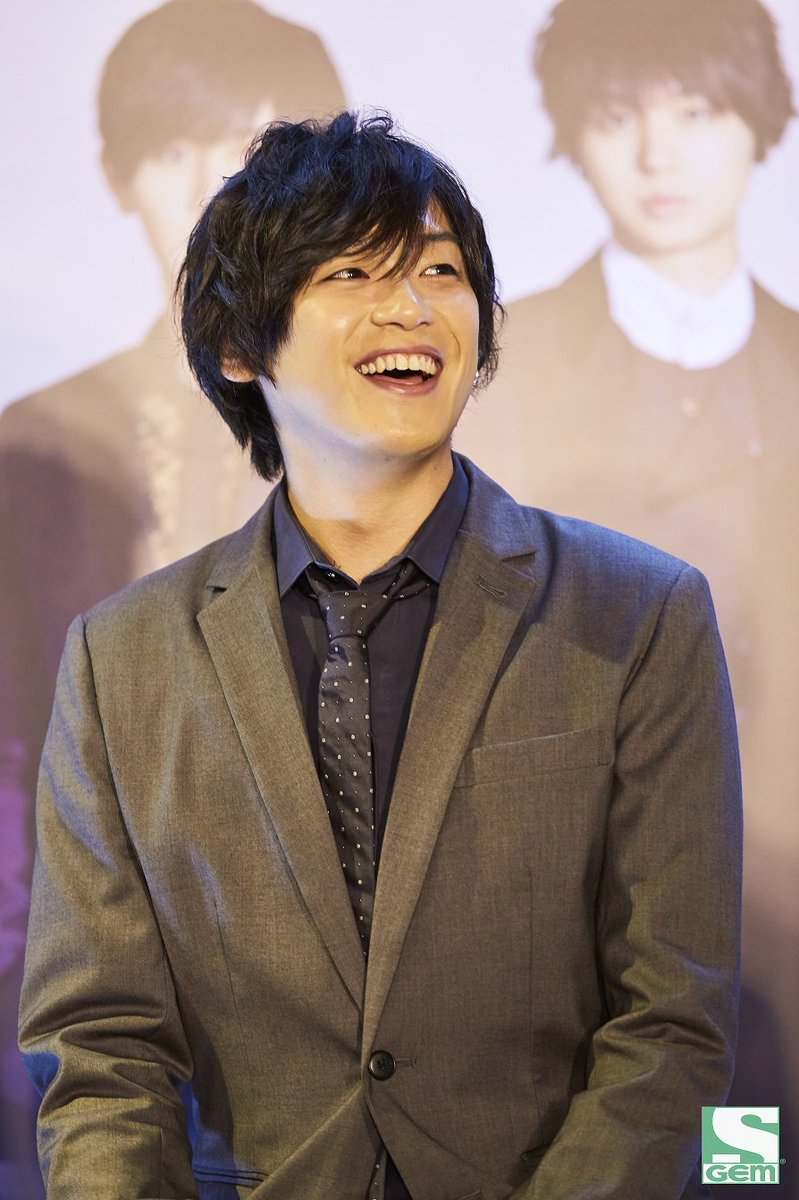 GEMtvasia's tweet photo. Oh be still, our hearts! 😍 Here's a smiling #YuyaTakaki to end off your day~ Check out more exclusive photos of #HeySayJUMP on our Facebook page now (https://t.co/xb8k5GrJrn)! #GEMxHSJ https://t.co/np4ZXdJ1V7