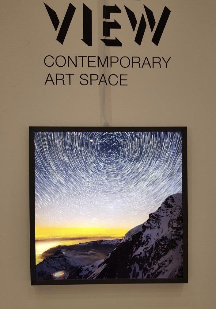 MarkusPhotoFilm's tweet photo. Bild hinter Leuchtkasten. Jetzt zu sehen am Stand von The View Contemporary Art an der Art Bodensee dieses Wochenende https://t.co/oCp3VVfmdZ