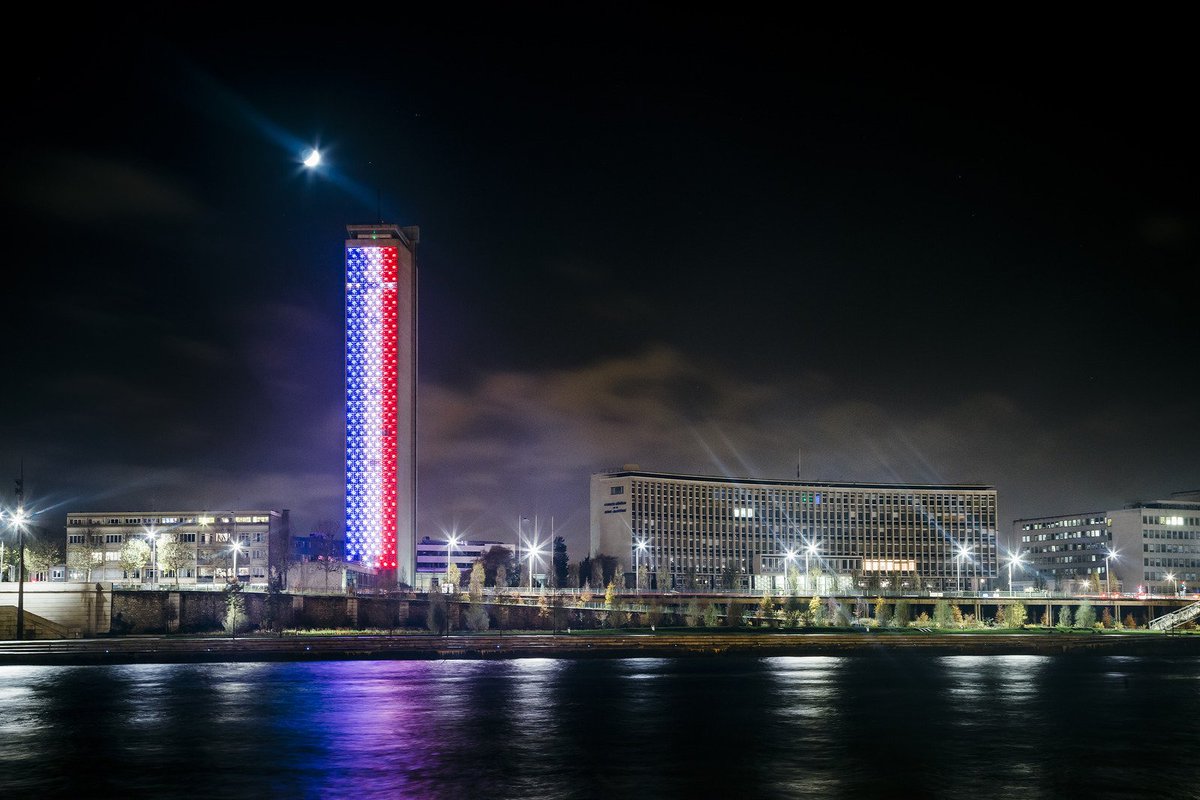 seinemaritime's tweet photo. #CoupeDuMonde2018 
Dimanche la France en finale ! Le Département affiche son soutien à l'@equipedefrance en éclairant la Tour des Archives en bleu, blanc, rouge #CDM2018 #FiersdetreBleus https://t.co/lza37xudDo