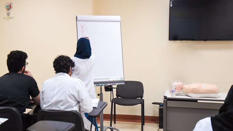 lightmed1's tweet photo. يوم أخر من دورة الجراحة ✨
#GS_made_easy #Light_team https://t.co/R8zRg13kb0