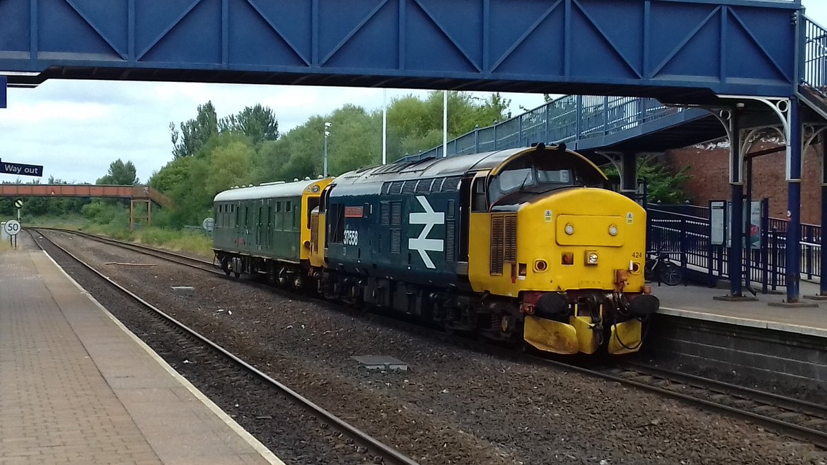37424 and Caroline Passes Through Stockton on 2Z02 Carlisle to York via Blyth and Durham Coast lines. 12/07/2018 @RailwayMagazine @railwaysillus #37424 #Class37 #Caroline #VulcanXH558