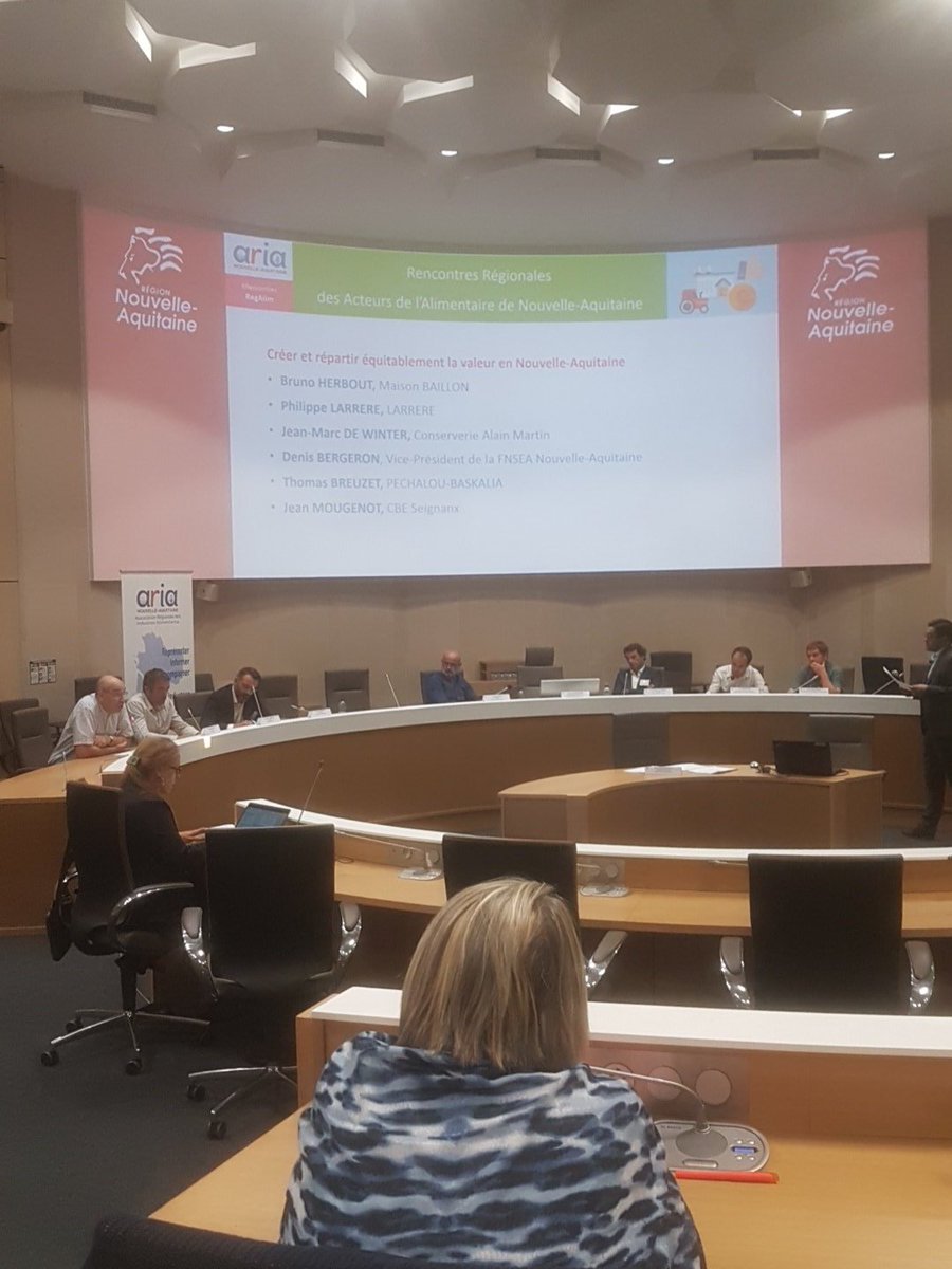 FNSEA_Nlle_Aqui's tweet photo. Deuxième table ronde des #RegAlim  autour du thème "créer et répartir équitablement la valeur en @NvelleAquitaine". Valoriser les efforts faits par les acteurs des filières pour créer la valeur et la répartir dans les filières. https://t.co/Ru9ycK99DZ