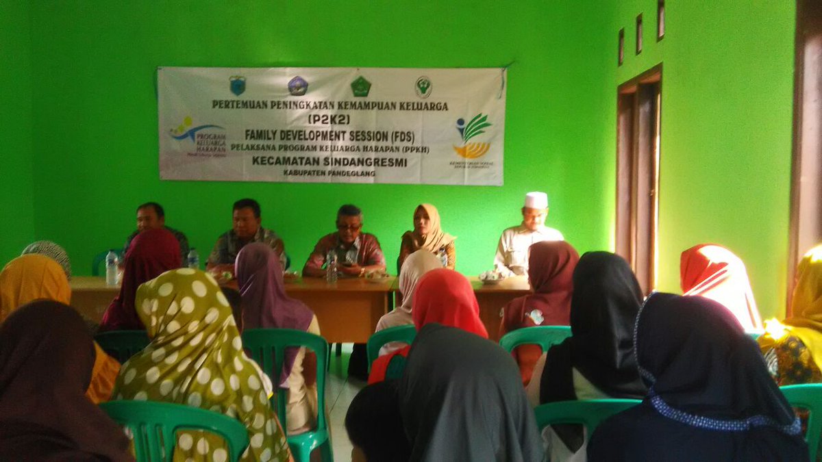 uppkhPDG's tweet photo. Family development session kec Sindangresmi. https://t.co/caDpeELlhl
