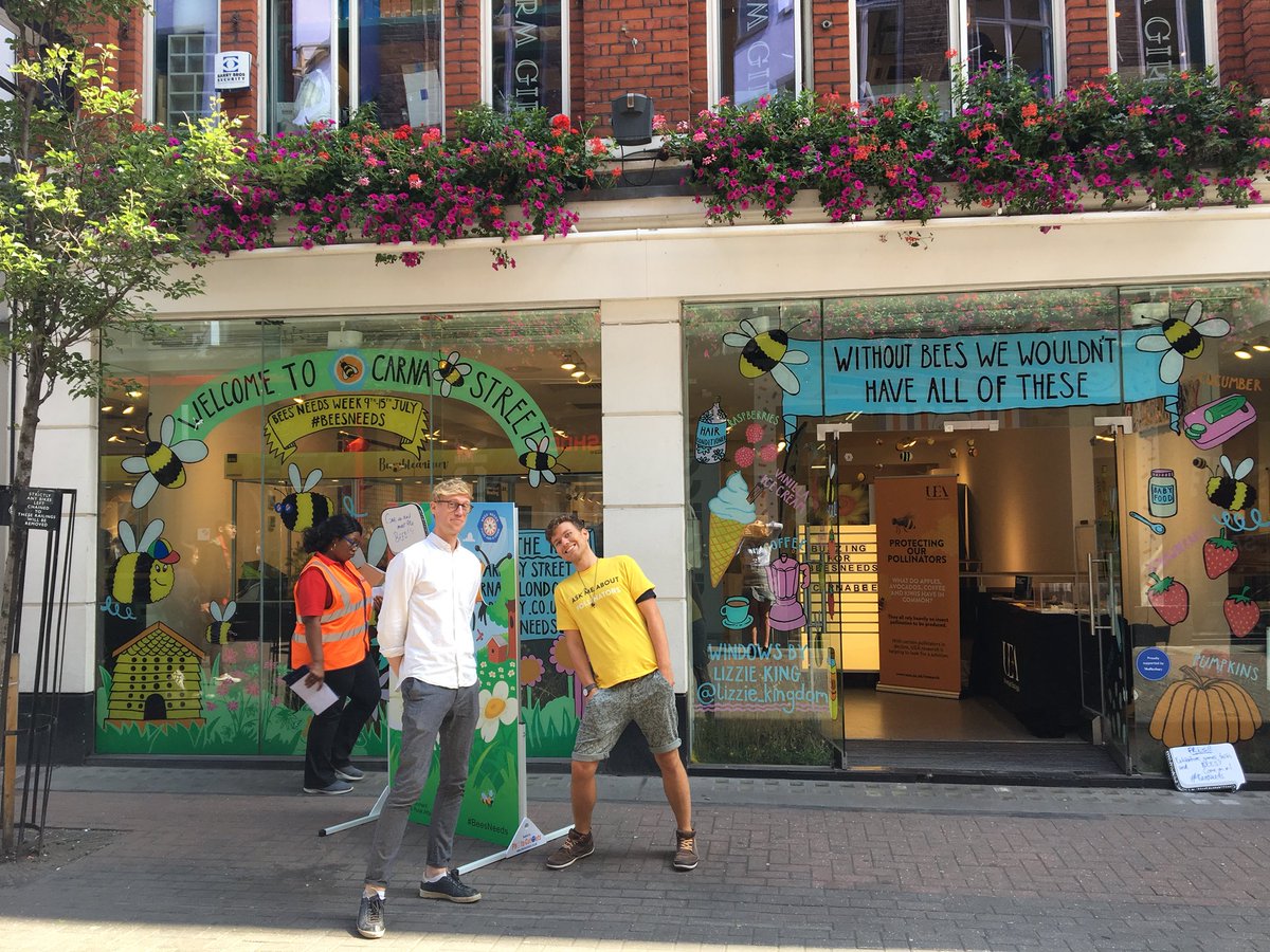 RaynerIzzy's tweet photo. @CFEonline here for #BeesNeeds week at @CarnabyLondon ππΎπ·#BEENEEDS https://t.co/xmNXhsVDVw