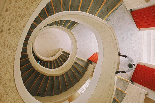 „All rising to great place is by a winding stair“ - Francis Bacon #jornstraten #singapore #asia #folkindonesia #livefolk #igsingapore #travel #wondermore #instagood #fujilove #xpro2 #fujifeed #featureshoot #noicemag #architecture #lekkerzine #ignant #myf… ift.tt/2JgFQwc