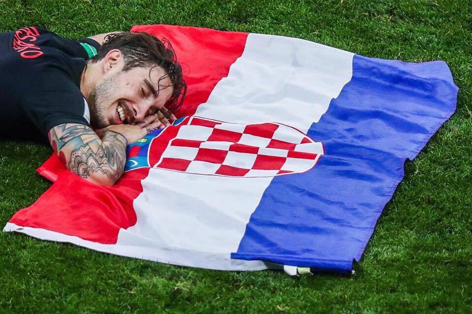 Chaouali1970's tweet photo. ياااااه عالاحساس 🇭🇷😍 https://t.co/uip5AomJ88